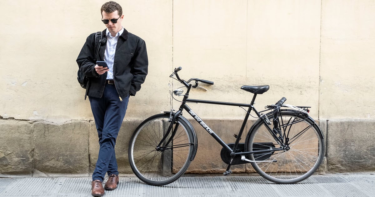 AI in B2B Sales: Your Inbox Doesn’t Need Another “Hope You’re Well.”